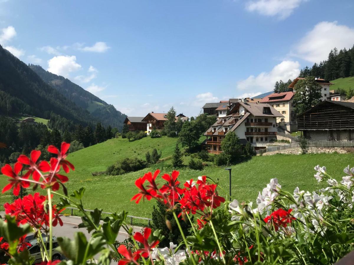 Apartments Vaiolet Santa Cristina Val Gardena ภายนอก รูปภาพ